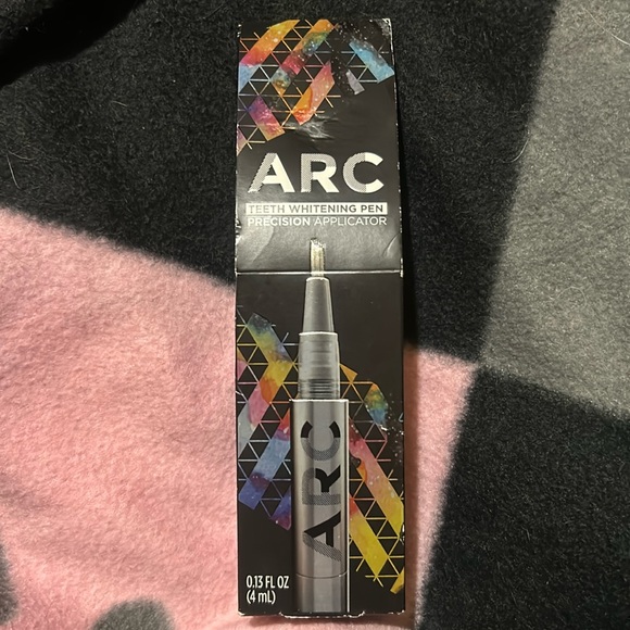 ARC Teeth Whitening Pen - Picture 1 of 8